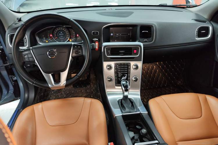 Used Volvo S60 2018 S60L T3 Smart Progress Edition Audio And AC Panel
