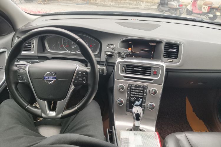 Used Volvo S60 2018 S60L T3 Smart Upgrade Edition Center Console