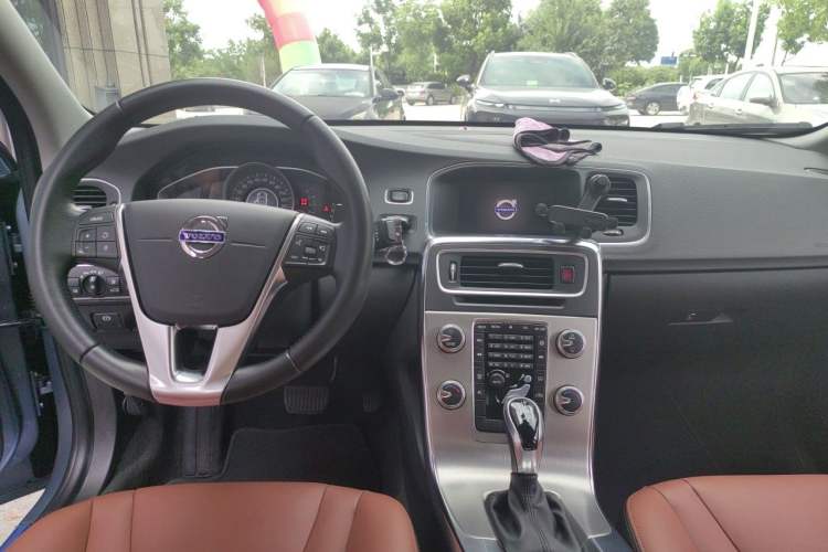 Used Volvo S60 2018 S60L T3 Smart Upgrade Edition Center Console