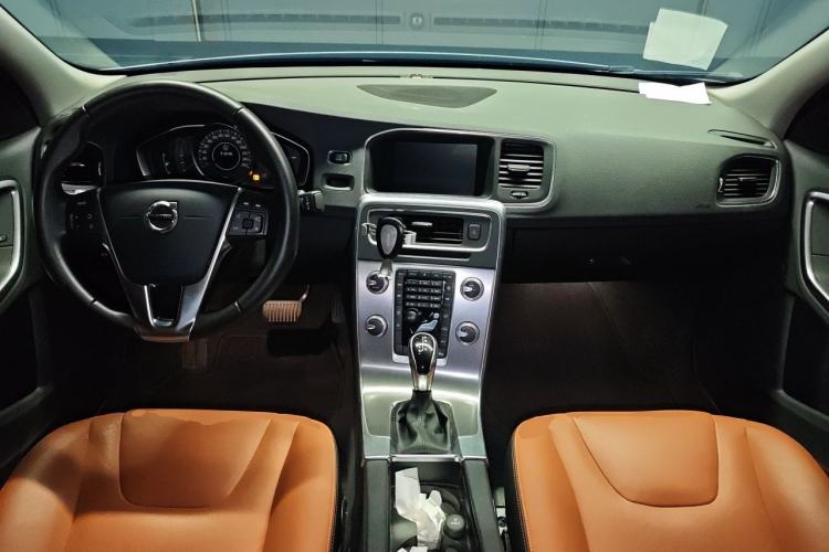 Used Volvo S60 2018 S60L T3 Smart Progress Edition Center Console