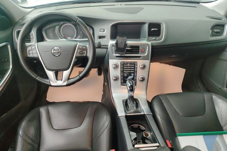 Used Volvo S60 2018 S60L T5 Intelligent Drive Progressive Edition Center Console