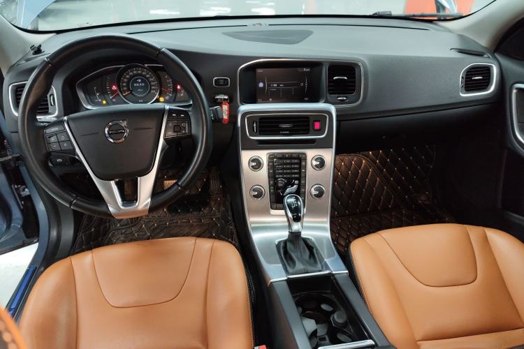 Used Volvo S60 2018 S60L T3 Smart Progress Edition Center Console