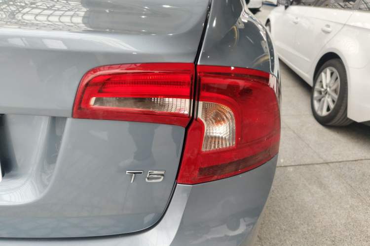 Used Volvo S60 2018 S60L T5 Intelligent Drive Progressive Edition Exterior 3