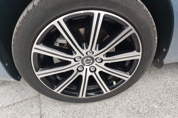 Used Volvo S60 2018 S60L T5 Intelligent Drive Progressive Edition Exterior 4