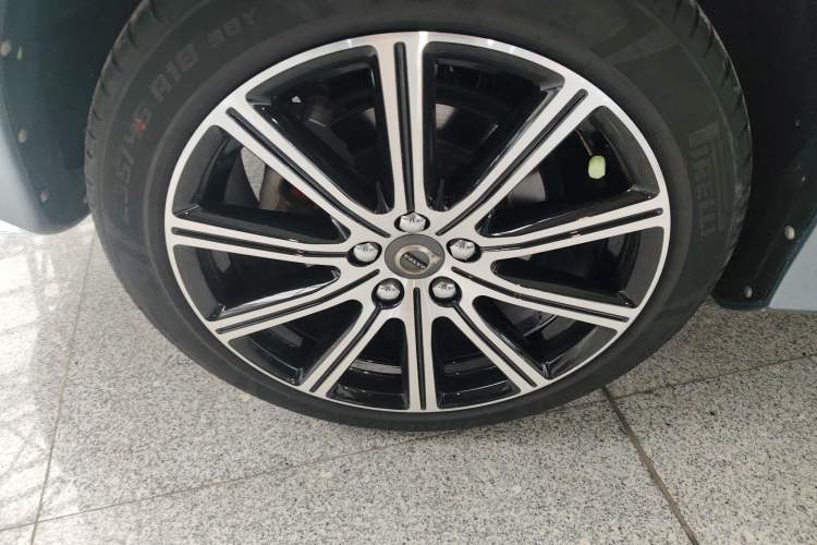 Used Volvo S60 2018 S60L T5 Intelligent Drive Progressive Edition Exterior 5
