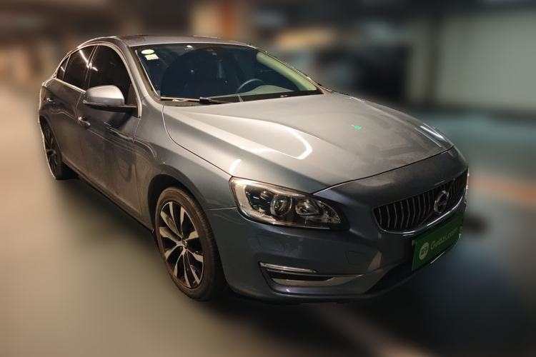 Used Volvo S60 2018 S60L T3 Smart Progress Edition Front Right 45 Deg
