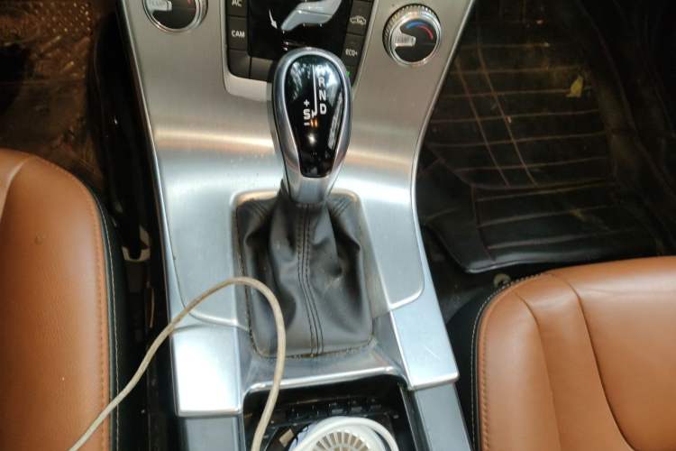Used Volvo S60 2018 S60L T3 Smart Upgrade Edition Gear Lever