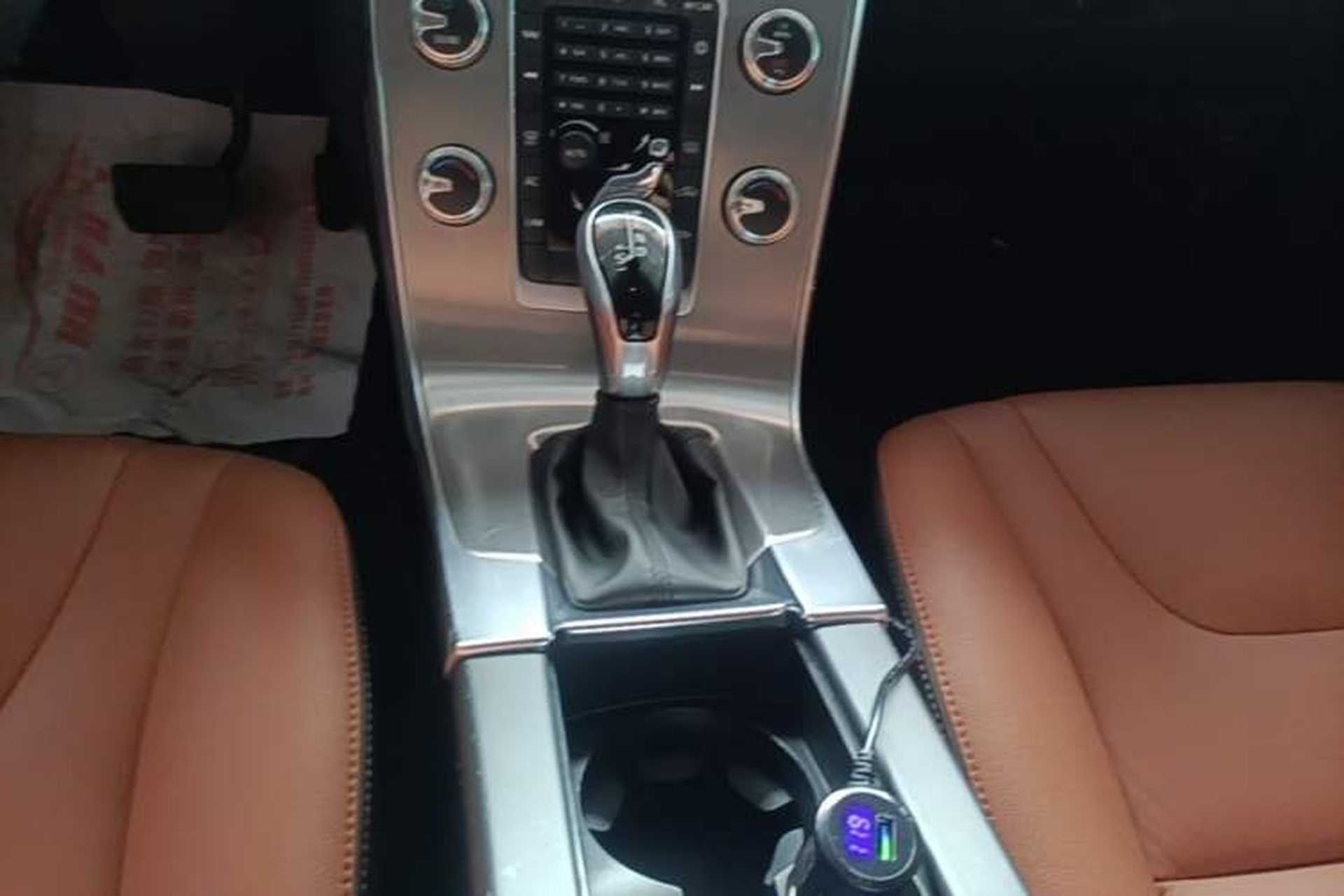 Used Volvo S60 2018 S60L T4 Smart & Ambitious Edition Gear Lever