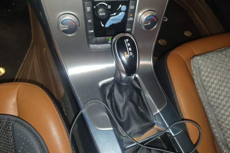 Used Volvo S60 2018 S60L T4 Smart & Ambitious Edition Gear Lever
