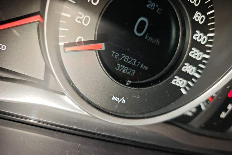 Used Volvo S60 2018 S60L T3 Smart Progress Edition Odometer Close Up