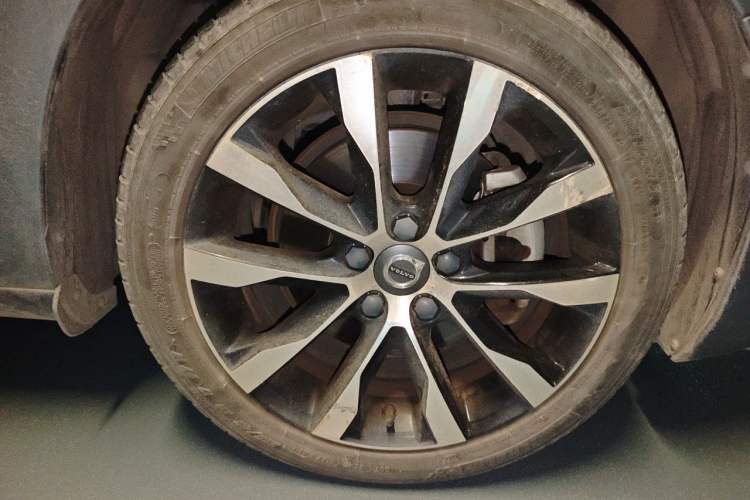 Used Volvo S60 2018 S60L T3 Smart Progress Edition Right Front Wheel Hub