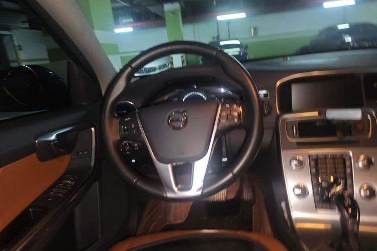 Used Volvo S60 2018 S60L T4 Smart & Ambitious Edition Steering Wheel