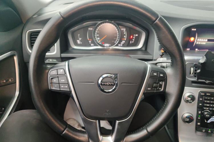Used Volvo S60 2018 S60L T5 Intelligent Drive Progressive Edition Steering Wheel