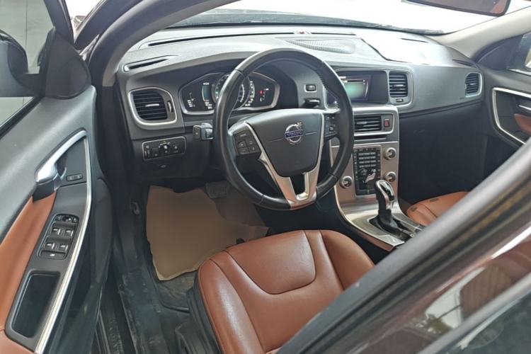Used Volvo S60 2018 S60L T4 Zhiyuan Edition Center Console