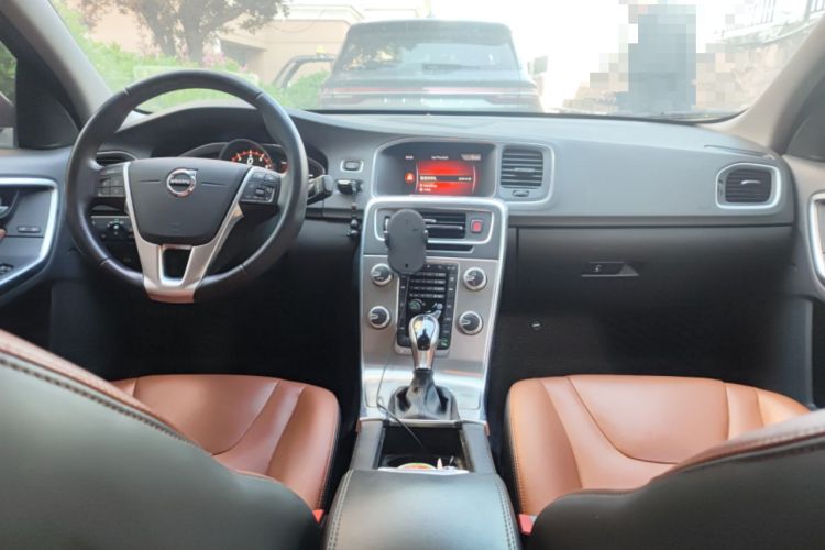 Used Volvo S60 2018 S60L T4 Smart & Ambitious Edition Center Console