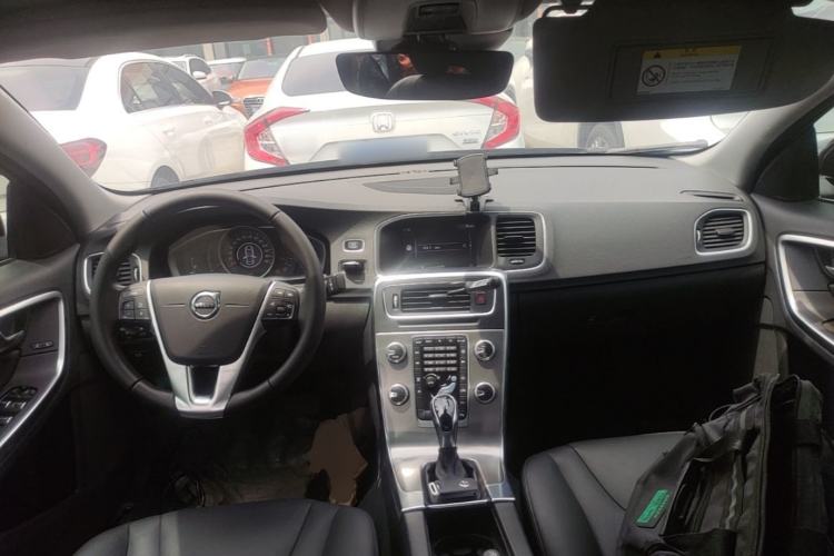Used Volvo S60 2018 S60L T3 Smart Progress Edition Center Console