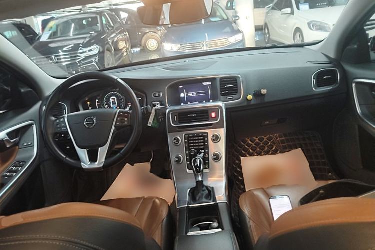 Used Volvo S60 2018 S60L T5 Intelligent Drive Progressive Edition Center Console