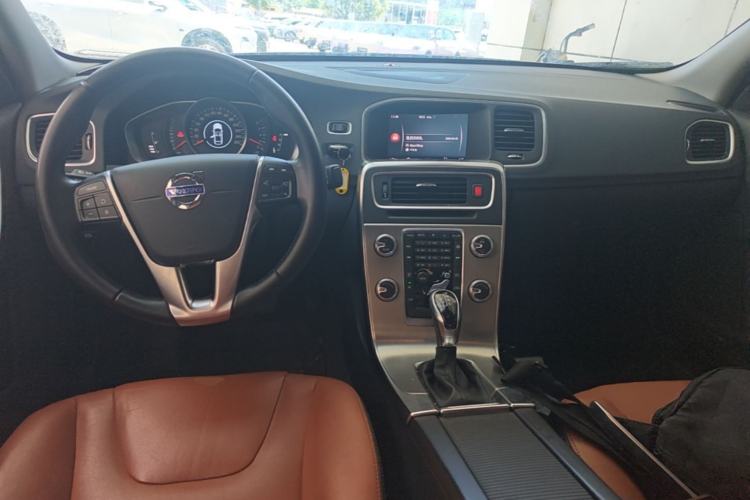 Used Volvo S60 2018 S60L T3 Smart Upgrade Edition Center Console