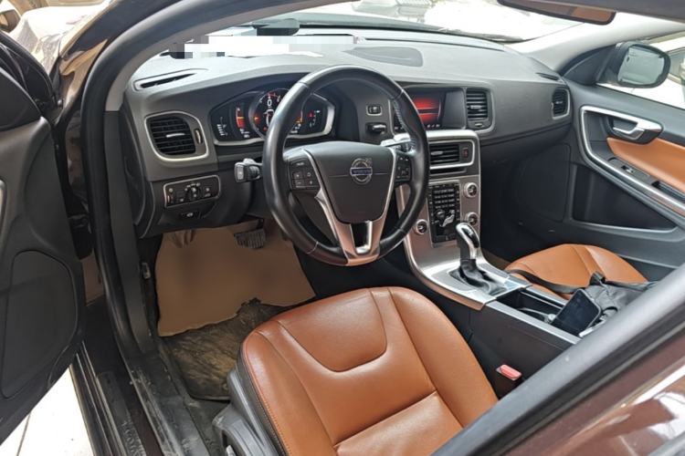 Used Volvo S60 2018 S60L T4 Zhiyuan Edition Center Console
