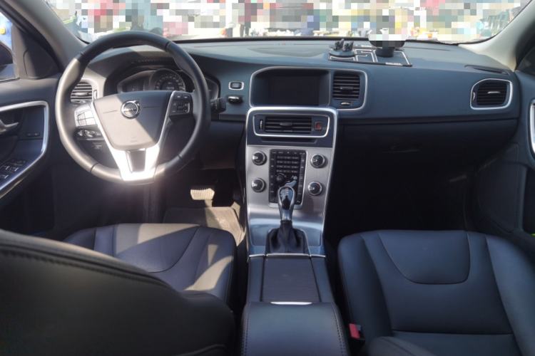Used Volvo S60 2018 S60L T3 Smart Progress Edition Center Console