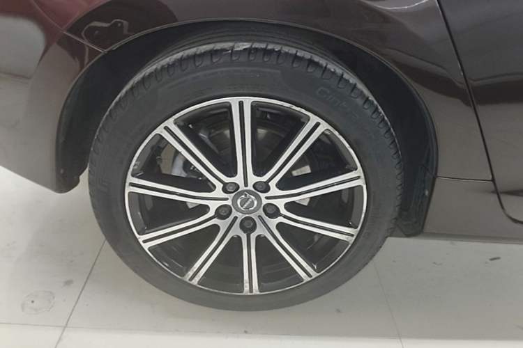 Used Volvo S60 2018 S60L T5 Intelligent Drive Progressive Edition Exterior 5