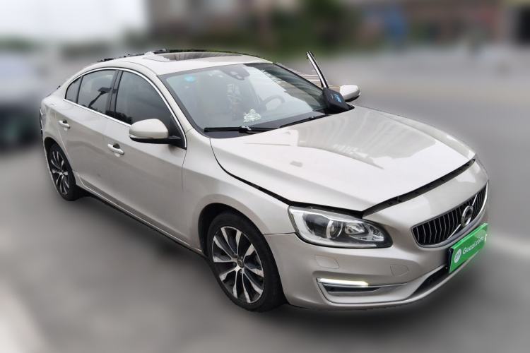 Used Volvo S60 2018 S60L T3 Smart Progress Edition Front Right 45 Deg