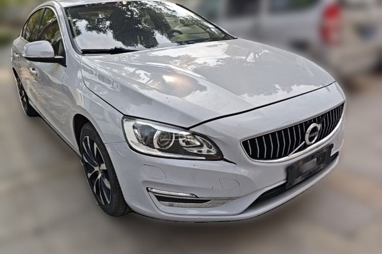 Used Volvo S60 2018 S60L T3 Smart Progress Edition Front Right 45 Deg