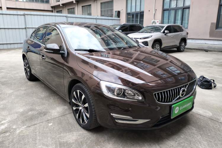 Used Volvo S60 2018 S60L T3 Smart Progress Edition Front Right 45 Deg