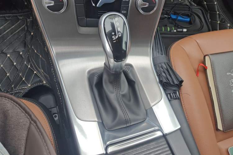 Used Volvo S60 2018 S60L T3 Smart Progress Edition Gear Lever