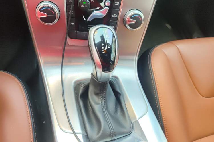 Used Volvo S60 2018 S60L T4 Smart & Ambitious Edition Gear Lever