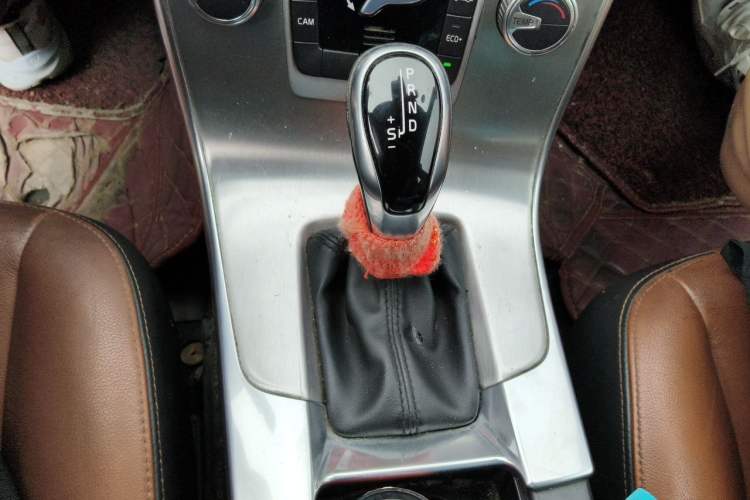 Used Volvo S60 2018 S60L T3 Smart Progress Edition Gear Lever