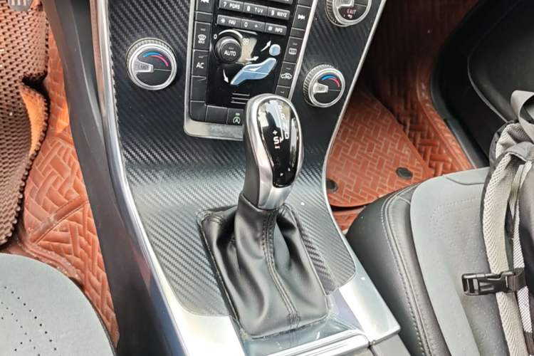 Used Volvo S60 2018 S60L T3 Smart Progress Edition Gear Lever