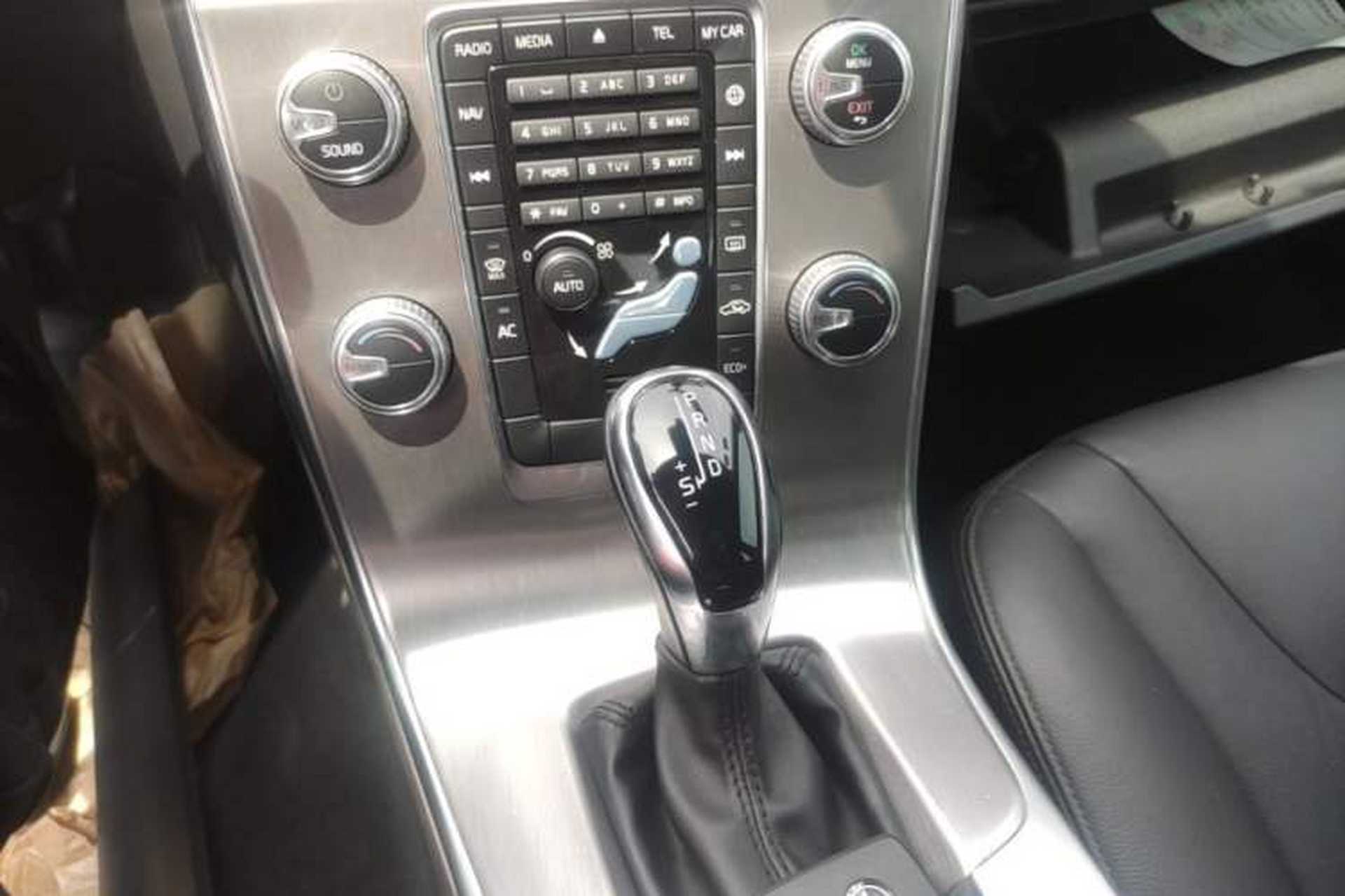 Used Volvo S60 2018 S60L T3 Smart Progress Edition Gear Lever