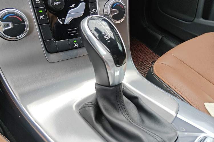 Used Volvo S60 2018 S60L T3 Smart Progress Edition Gear Lever