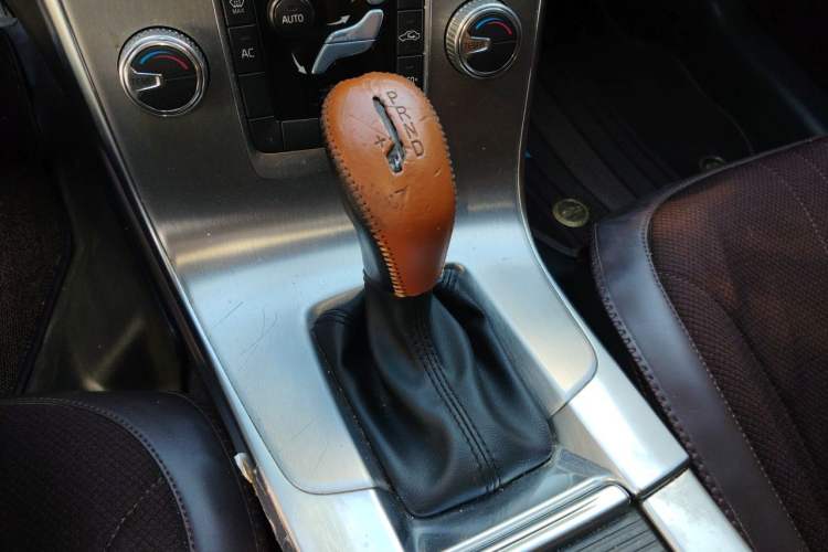Used Volvo S60 2018 S60L T3 Smart Progress Edition Gear Lever