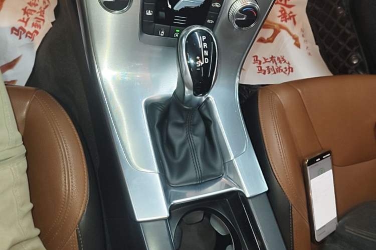 Used Volvo S60 2018 S60L T5 Intelligent Drive Progressive Edition Gear Lever