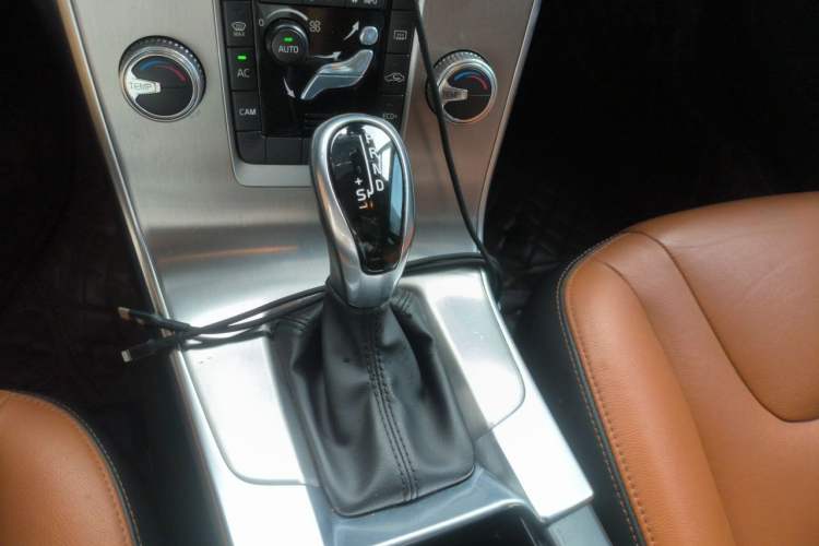 Used Volvo S60 2018 S60L T4 Smart & Ambitious Edition Gear Lever