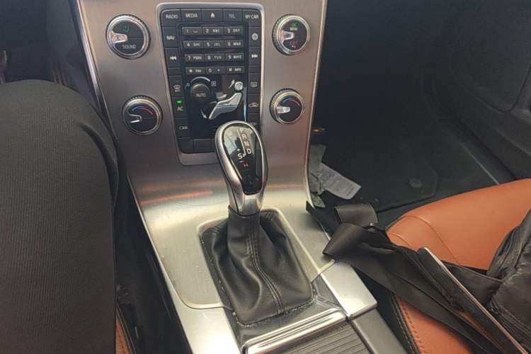 Used Volvo S60 2018 S60L T3 Smart Upgrade Edition Gear Lever