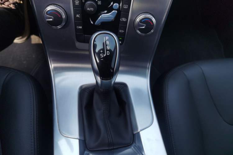 Used Volvo S60 2018 S60L T3 Smart Progress Edition Gear Lever