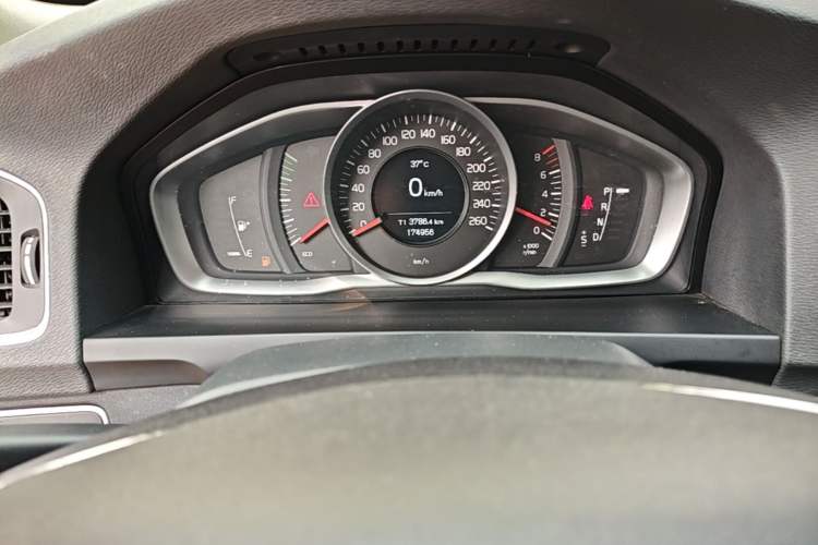 Used Volvo S60 2018 S60L T3 Smart Progress Edition Instrument Cluster
