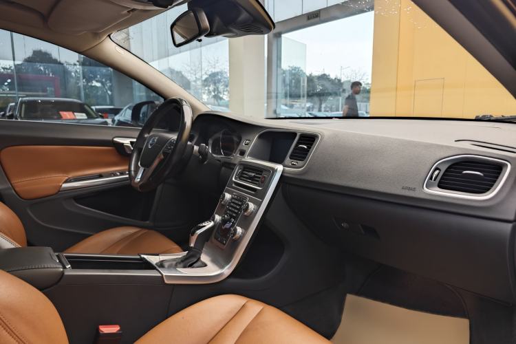 Used Volvo S60 2018 S60L T4 Zhiyuan Edition Interior 1