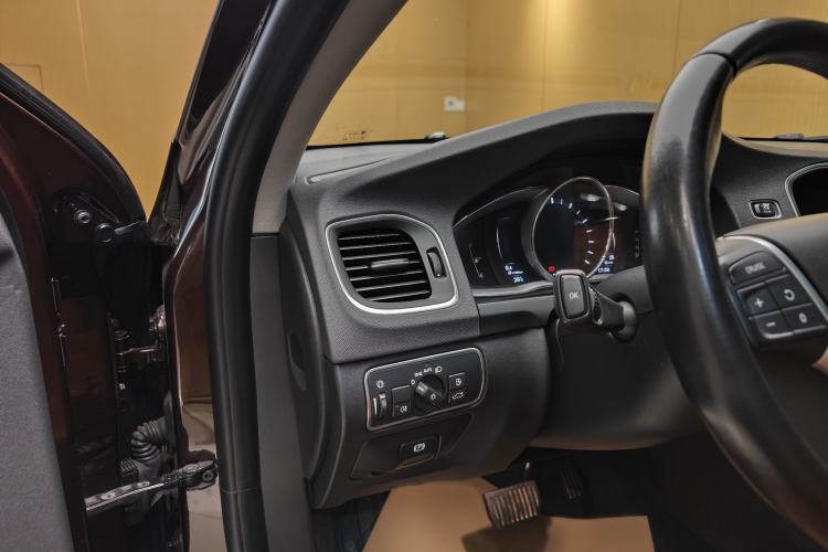 Used Volvo S60 2018 S60L T4 Zhiyuan Edition Interior 5