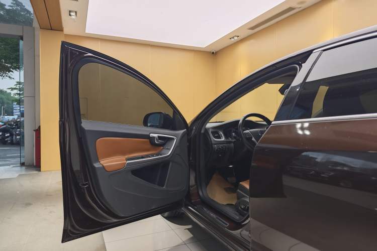 Used Volvo S60 2018 S60L T4 Zhiyuan Edition Interior 8