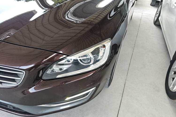 Used Volvo S60 2018 S60L T4 Zhiyuan Edition Left Front Headlight