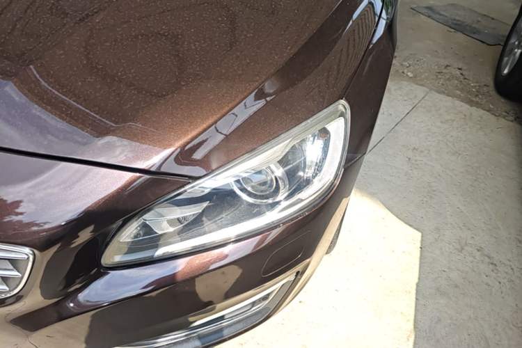 Used Volvo S60 2018 S60L T4 Zhiyuan Edition Left Front Headlight