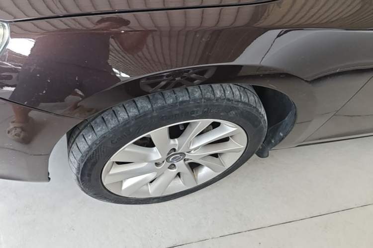 Used Volvo S60 2018 S60L T4 Zhiyuan Edition Left Front Wheel Hub