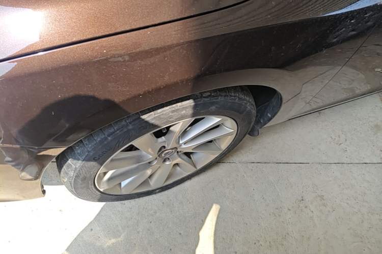 Used Volvo S60 2018 S60L T4 Zhiyuan Edition Left Front Wheel Hub