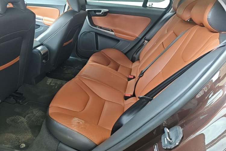 Used Volvo S60 2018 S60L T4 Zhiyuan Edition Left Rear Seat