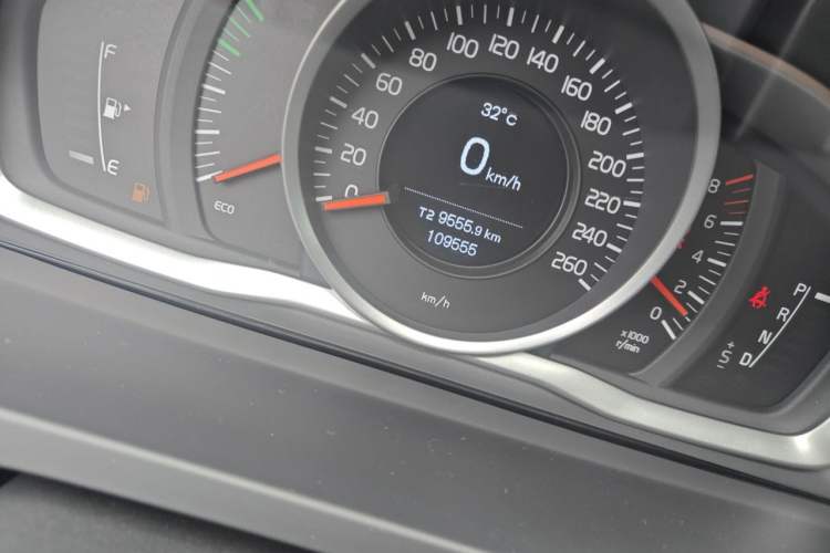 Used Volvo S60 2018 S60L T3 Smart Progress Edition Odometer Close Up