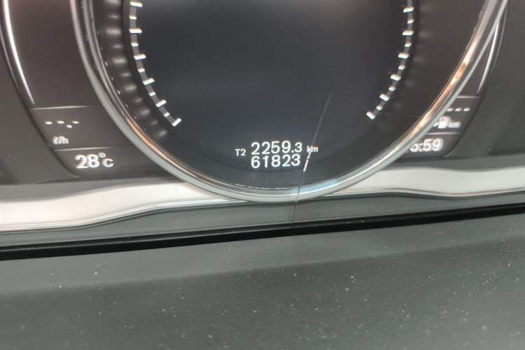 Used Volvo S60 2018 S60L T4 Smart & Ambitious Edition Odometer Close Up